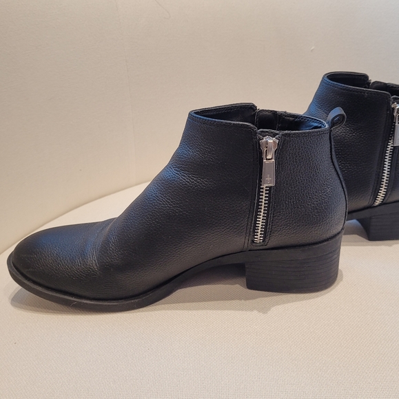 Kenneth Cole Black Leather Ankle Boot - Picture 3 of 6